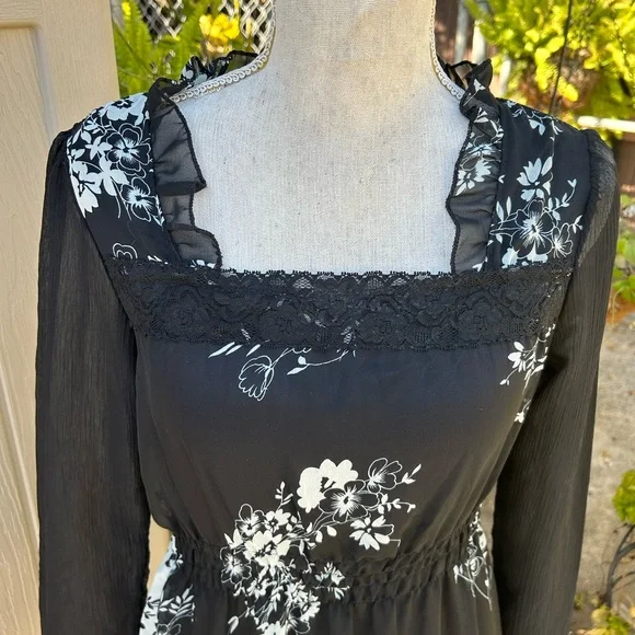 miu miu black and white dress Miu Miu Black Satin Short Sleeve Shift Dress with White Collar main image 0